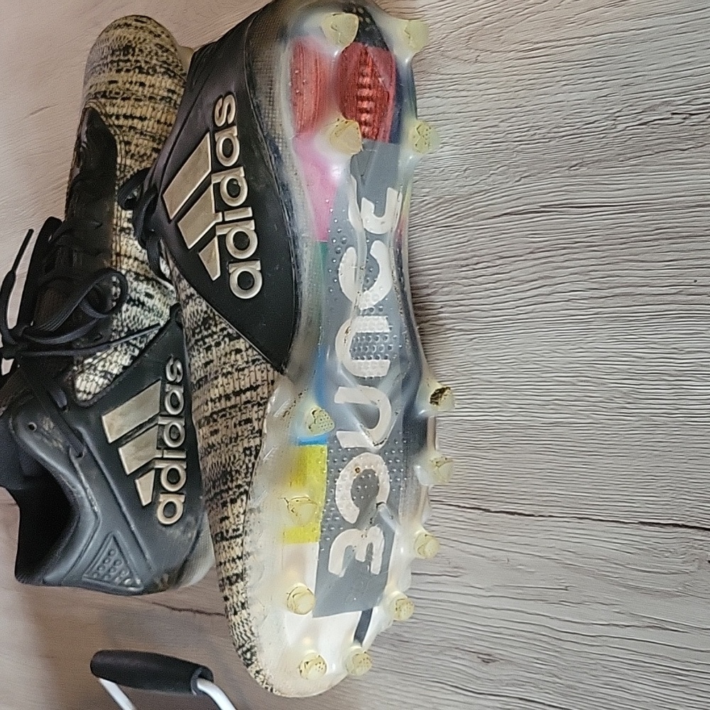 Football cleats - Picture 2 of 2